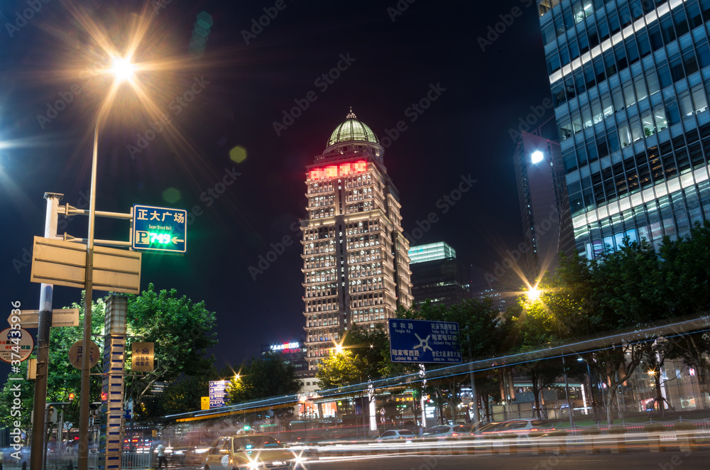 中国上海外滩天际线夜景