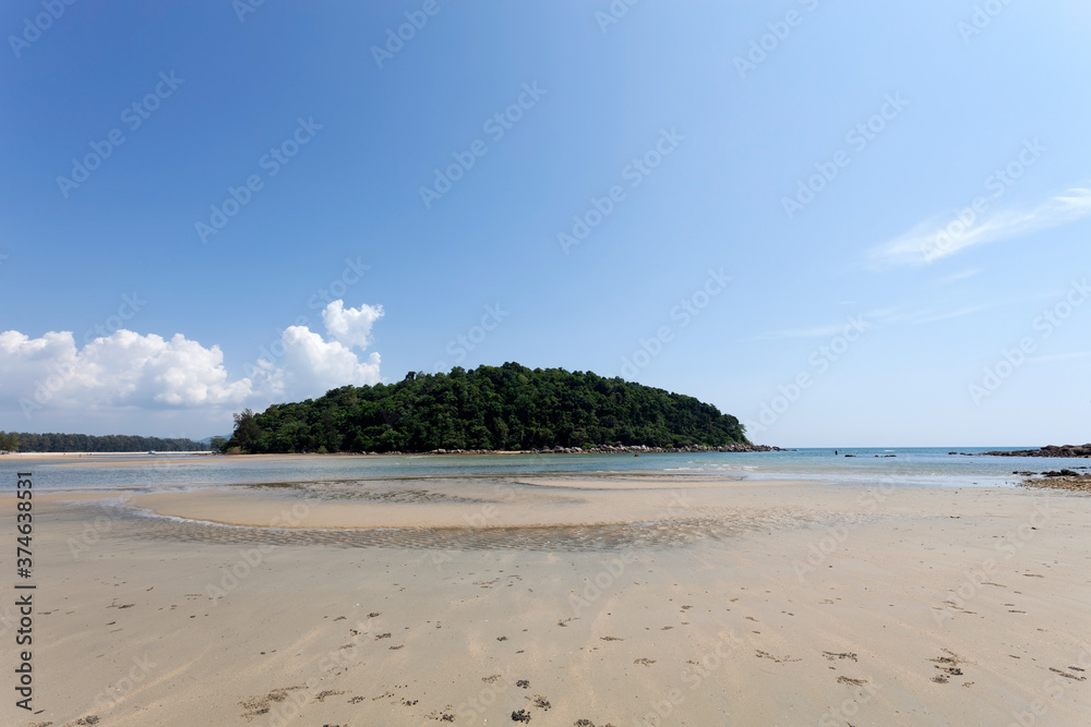 热带沙滩，小岛蓝海蓝天背景图，自然背景