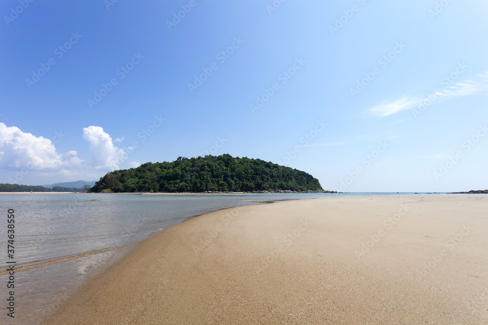 热带沙滩，小岛蓝海蓝天背景图，自然背景