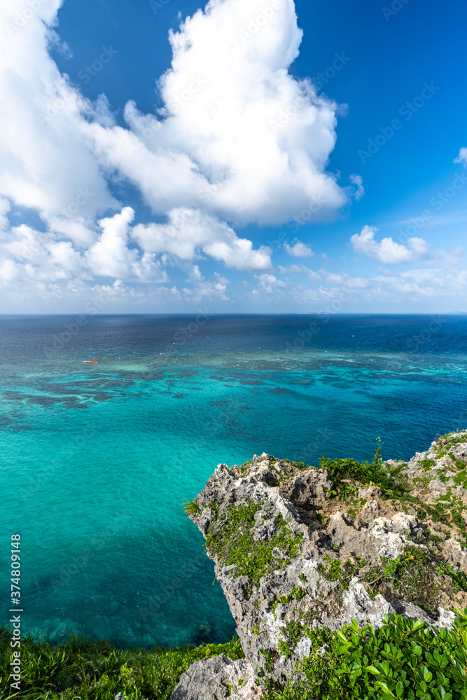 沖縄県・伊良部島・イグアナ岩