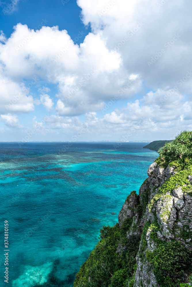 沖縄県・伊良部島・イグアナ岩