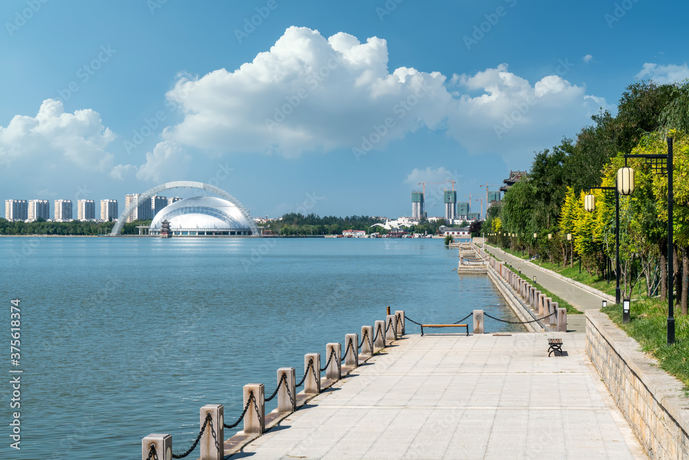 山东聊城东昌湖的建筑景观和美景