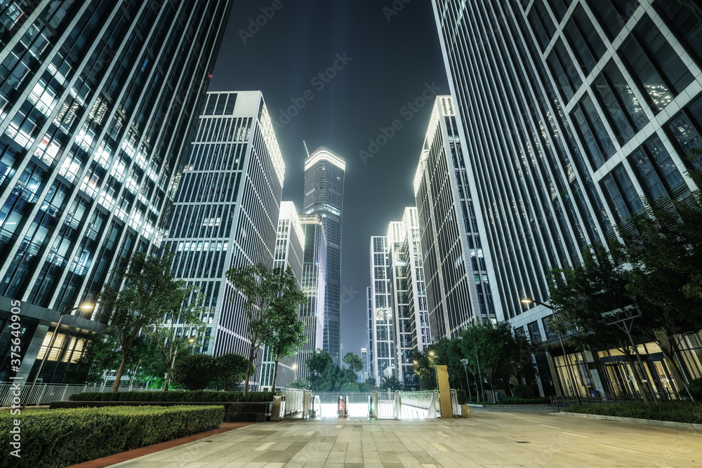 城市广场和现代高层建筑，中国济南夜景。