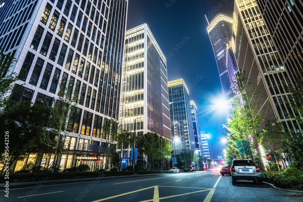 城市广场和现代高层建筑，中国济南夜景。