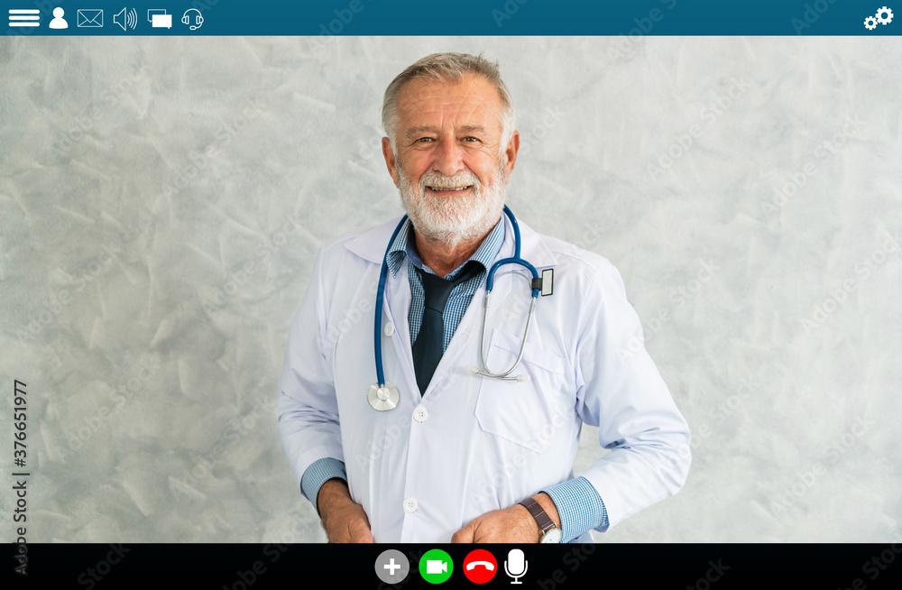 医生在视频通话中谈论远程医疗和远程医疗服务。在线医疗应用