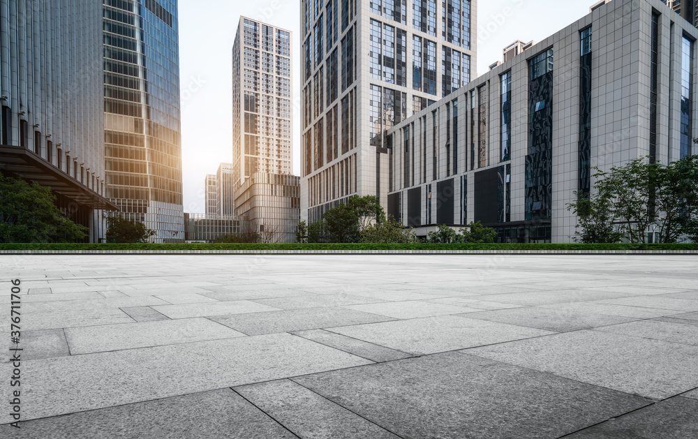 中国济南中央商务区城市广场和现代高层建筑。