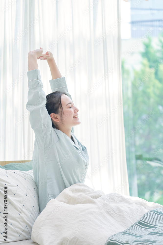 寝起きの女性