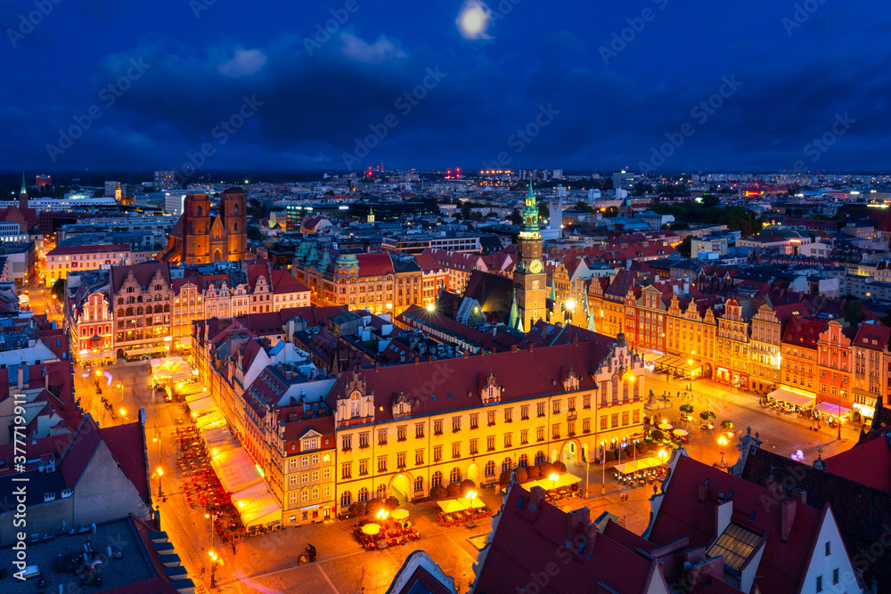 Beautiful architecture of the Old Town Market Square in Wrocław at night. Poland