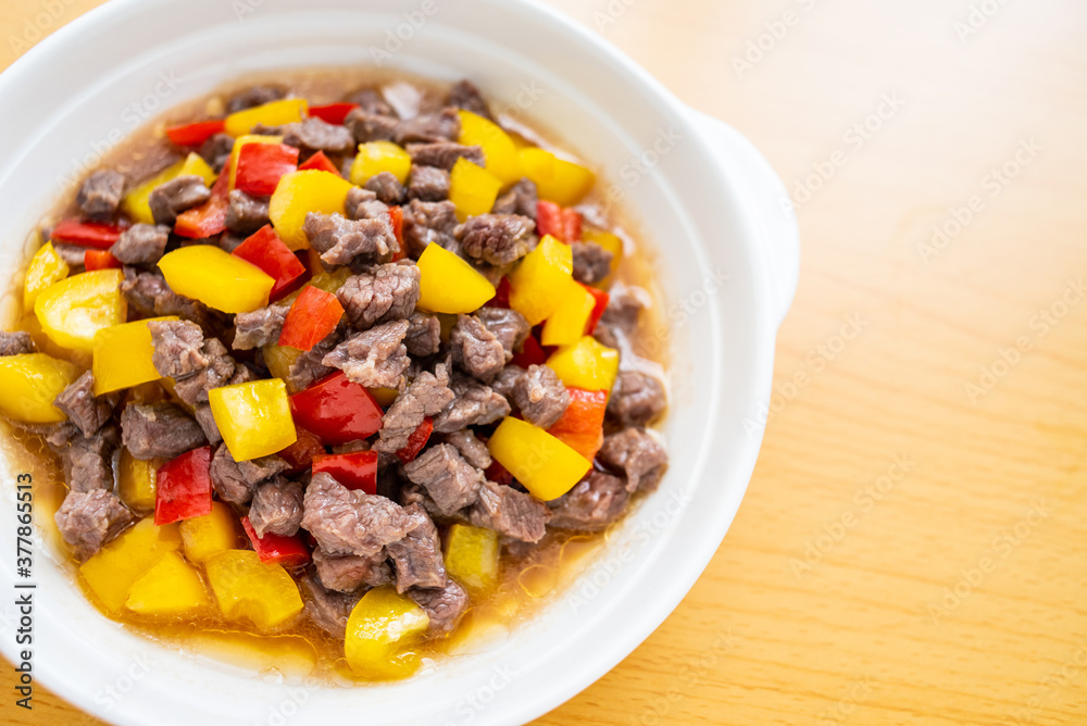 A dish of diced beef with colored pepper