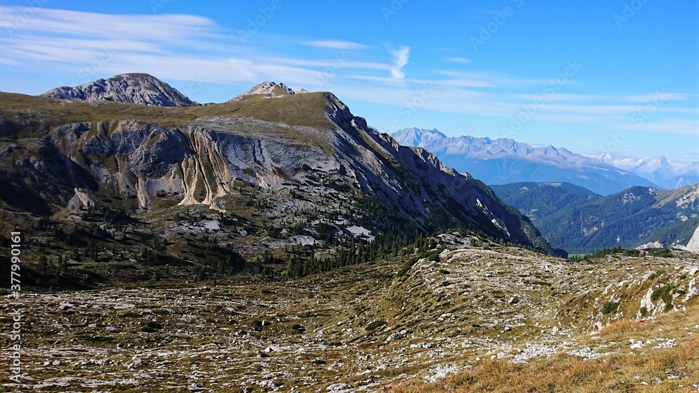 意大利山区的风景。徒步旅行的阿尔卑斯山