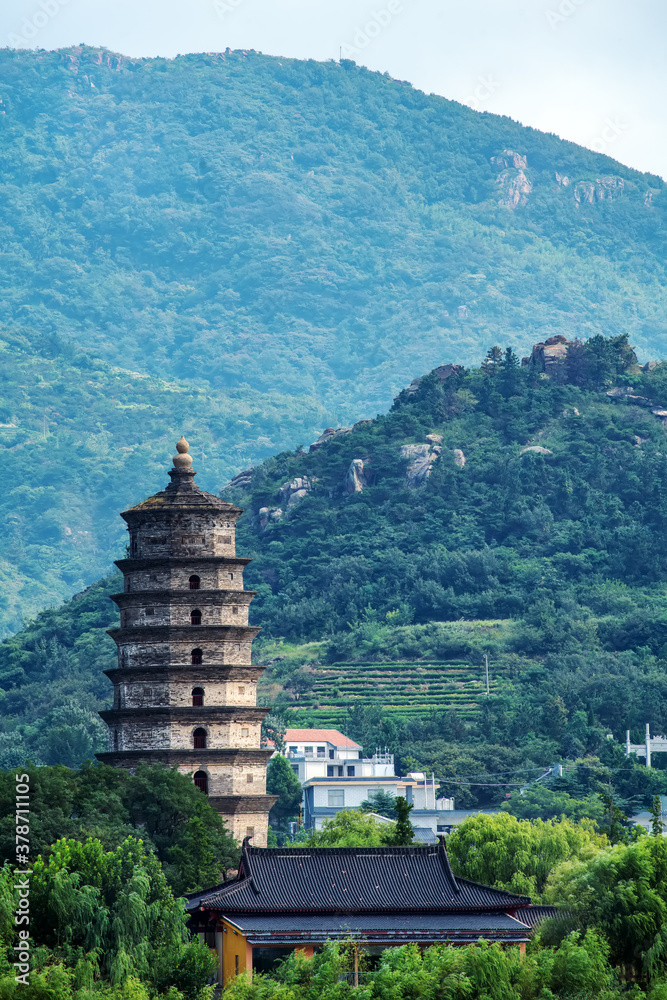 连云港花果山湖与寺塔