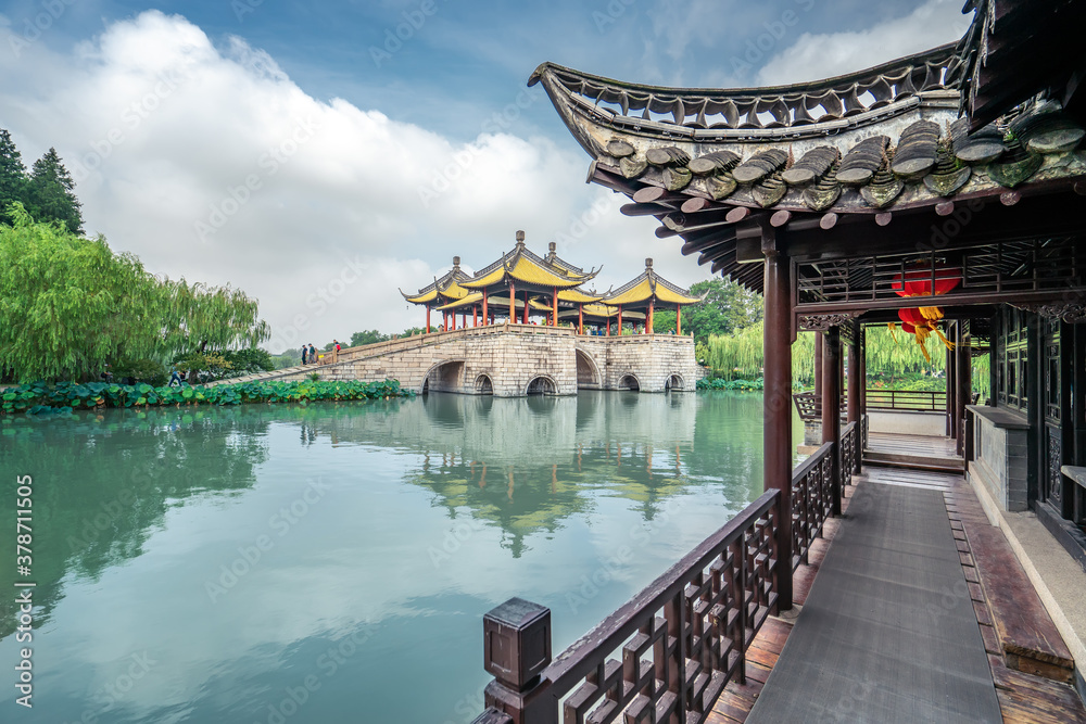 Wuting Bridge, also known as the Lotus Bridge, is a famous ancient building in the Slender West Lake