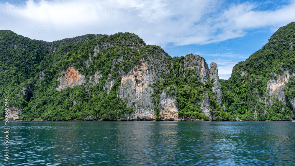 泰国甲米省美丽披披岛的旅游度假夏季背景令人惊叹的蓝