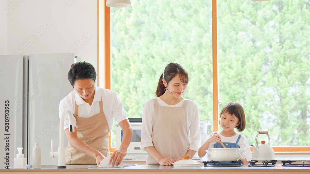 家族の料理風景