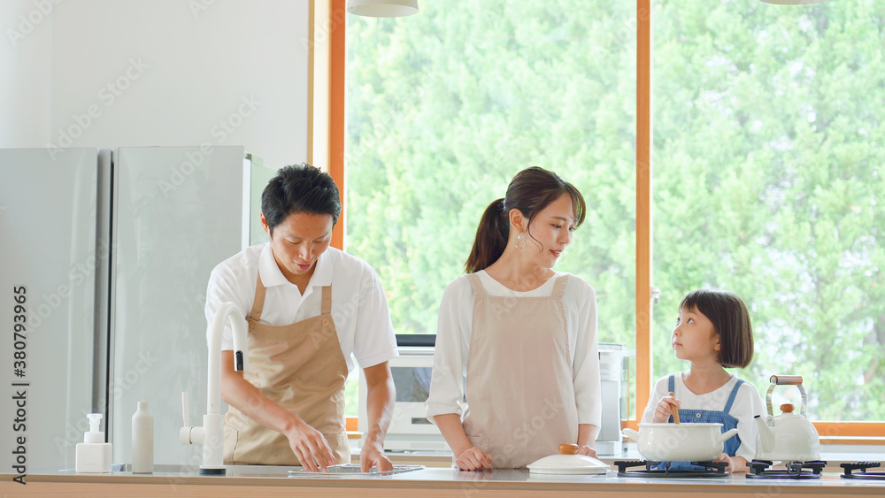 家族の料理風景