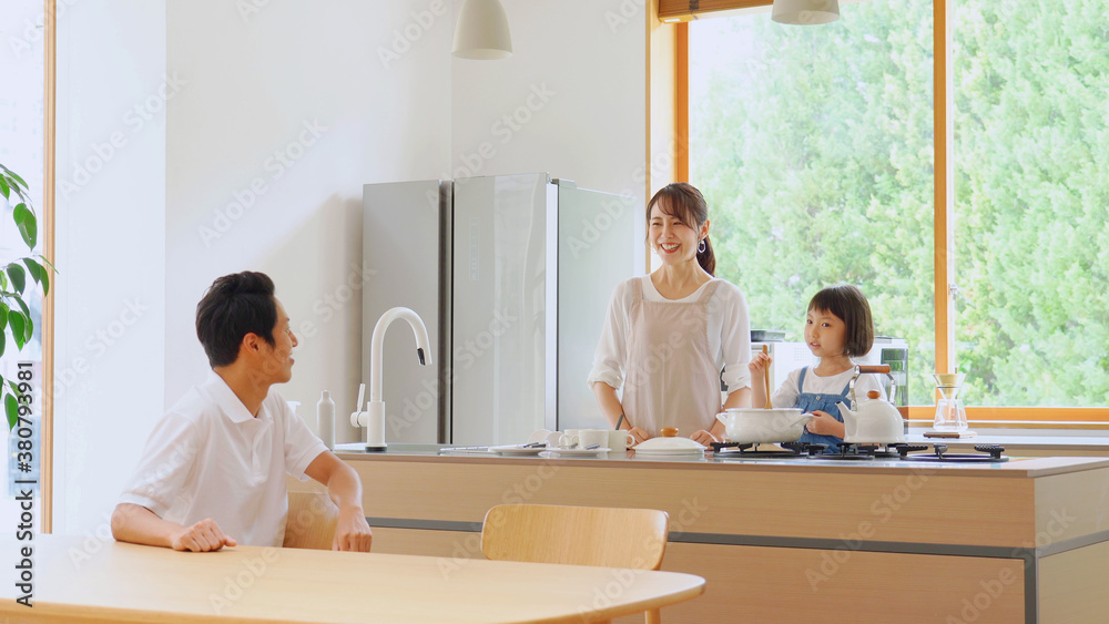 家族の料理風景