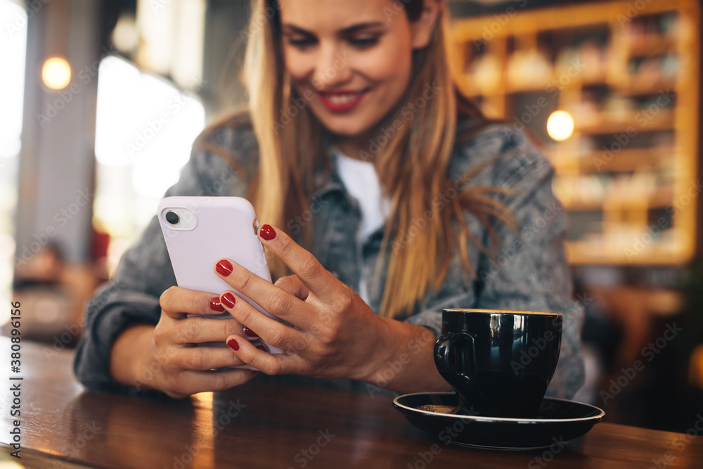 Woman using her mobile phone at a coffee shop