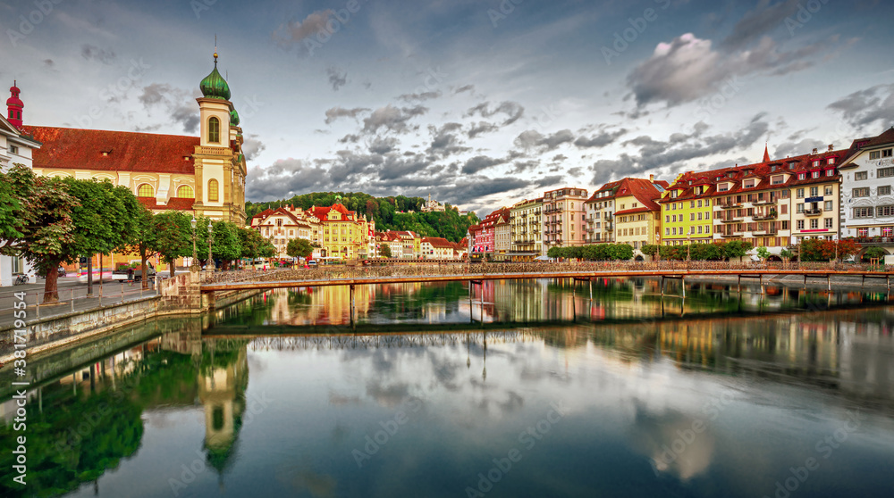 Famous city and historic city center view of Lucerne with famous Chapel Bridge and lake Lucerne (Vie