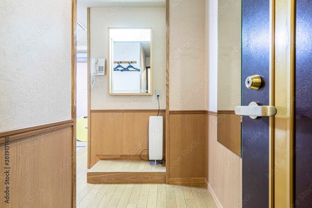 Entrance doors and corridors in Japanese-style rooms