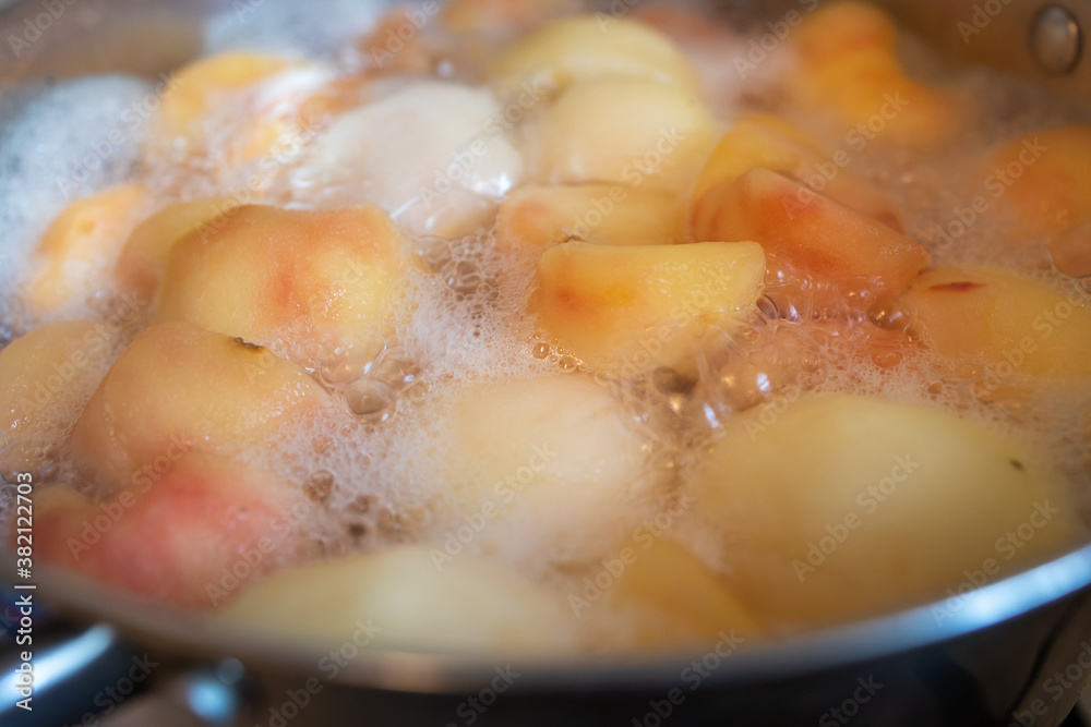 pot of boiling peeled apples