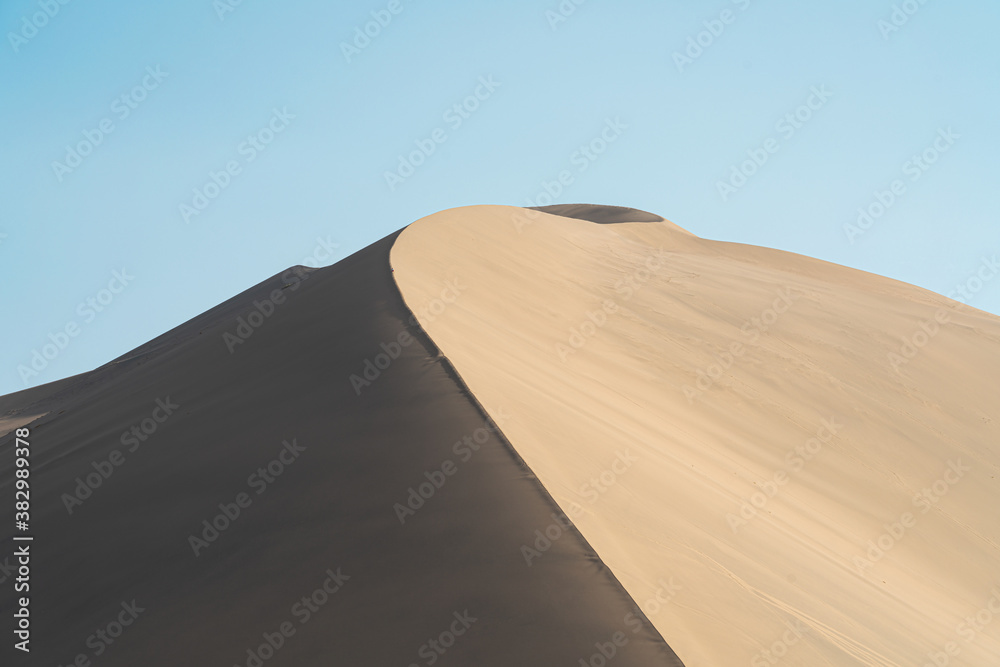 The curve of the dessert, natural terrain background.