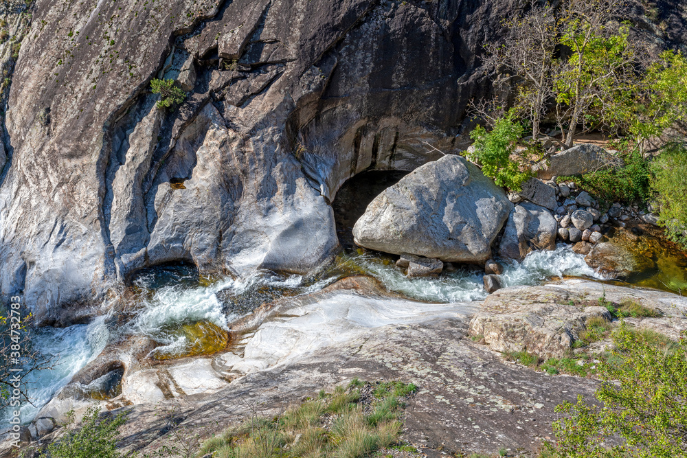 Vallée de La Volane en Haute-Ardèche en France