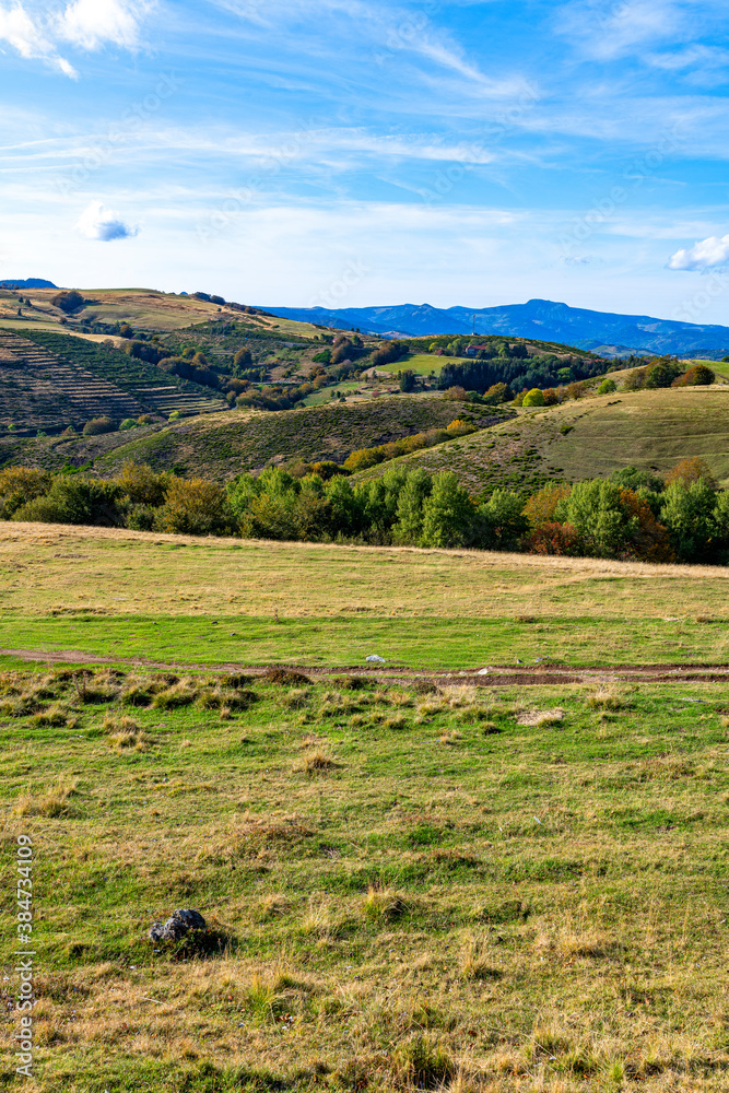 paysage de Haute-Ardèche aux environs de Mézilhac en France