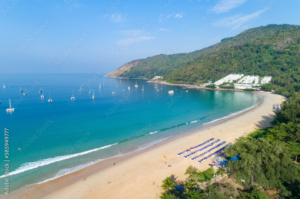 飞行无人机拍摄的热带海滩美丽海景景观俯视图