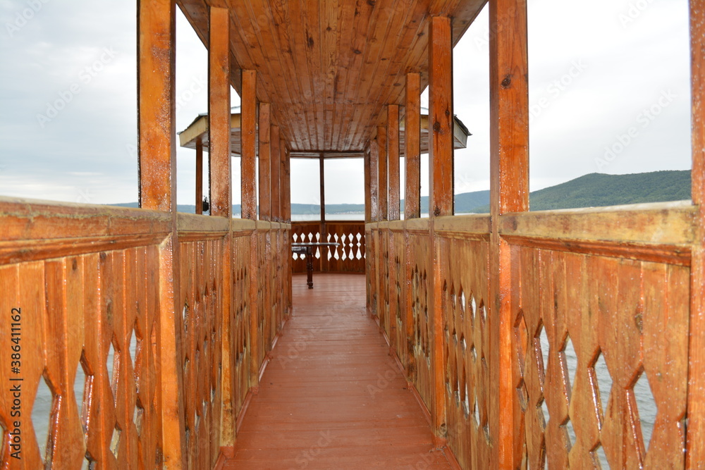 
lookout over the lake