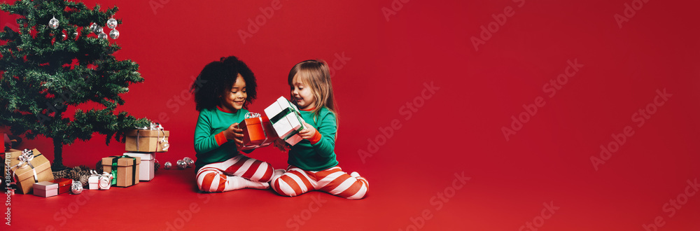 Kids exchanging christmas gifts