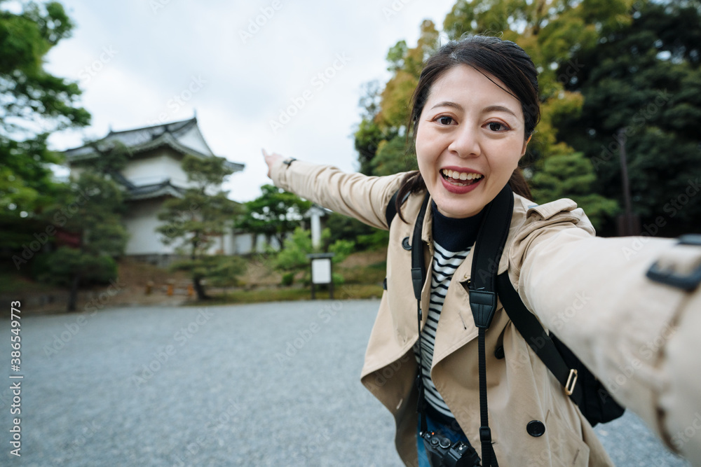 asian travel channel host spreading arm is introducing a cultural heritage in Kyoto to audience. che