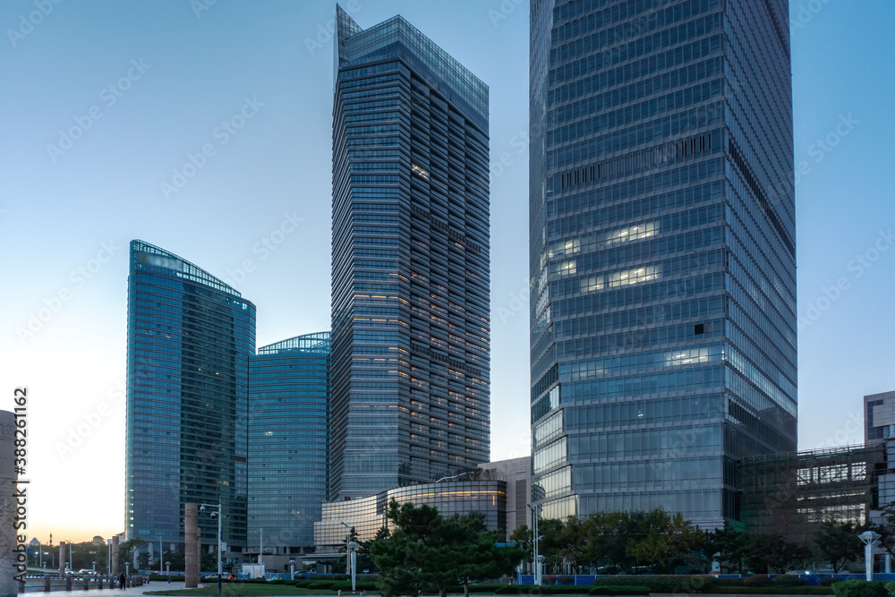 青岛城市街道高层建筑景观