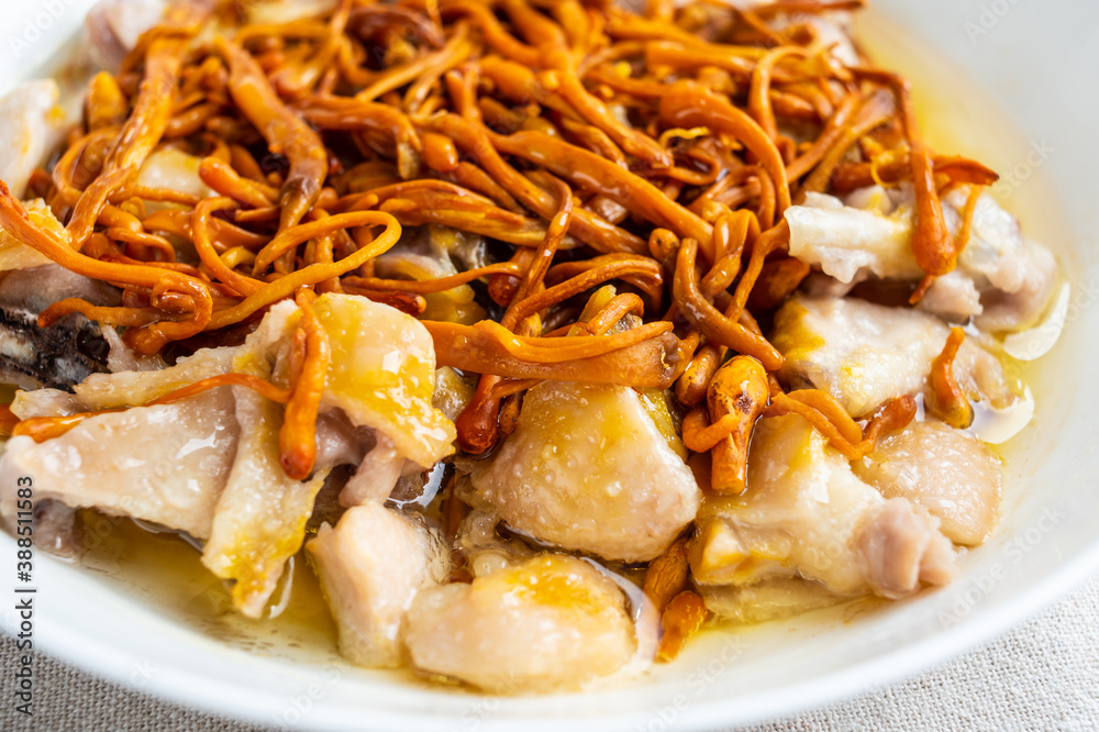 Steamed Chicken with Chinese Cordyceps Flower