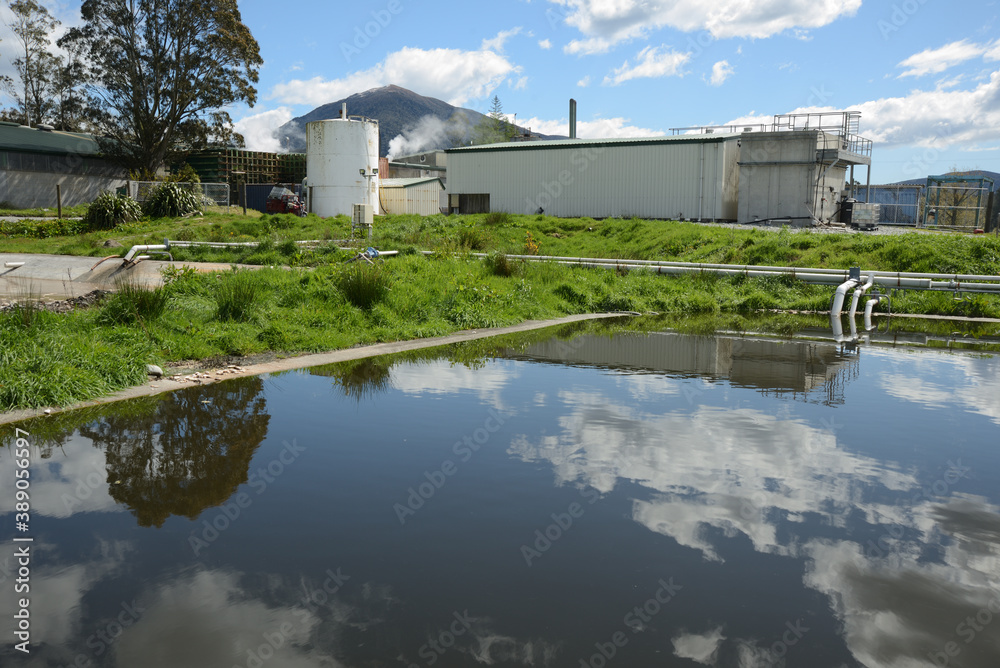 waste water treatment aerates water