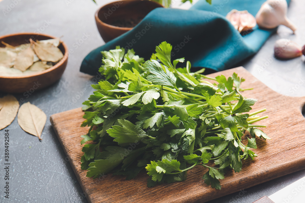 Cutting board with fresh parsley on table