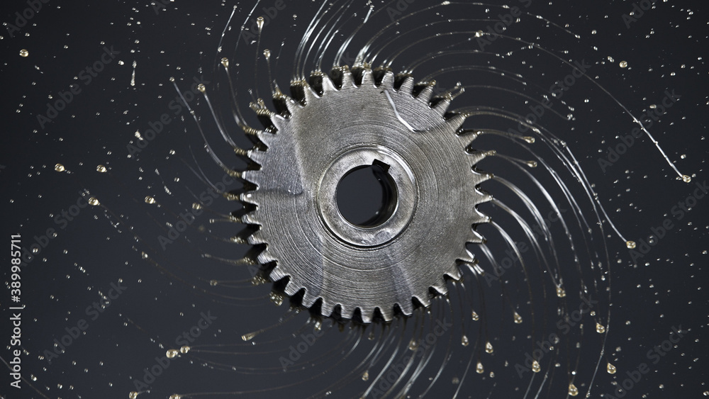 Tooth gear wheel with oil splash