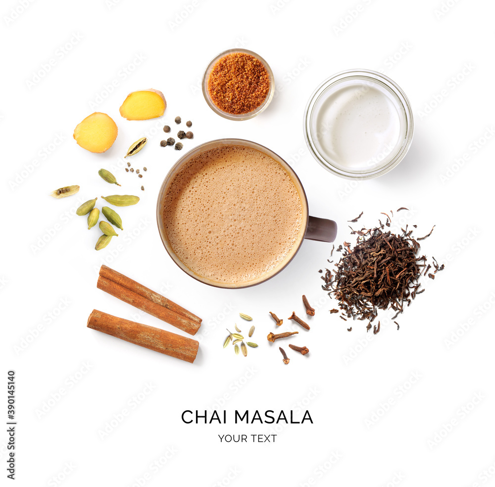 白色背景下由chai masala制成的创意布局。俯视图。印度饮料。红茶配mi