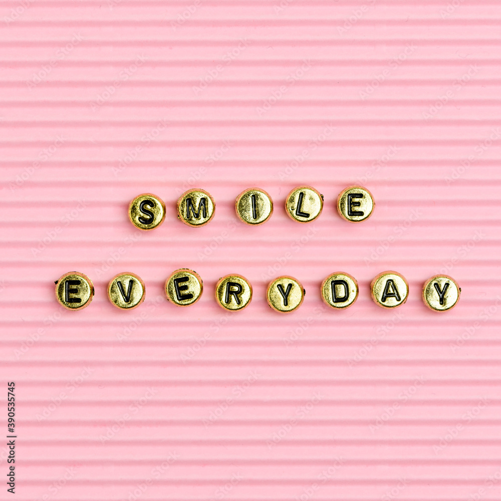 SMILE EVERYDAY珠子文本排版