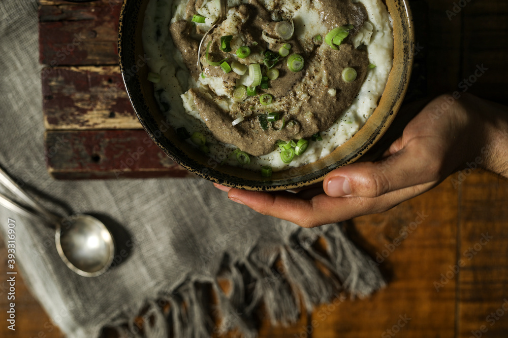 装在碗里的素食土豆泥