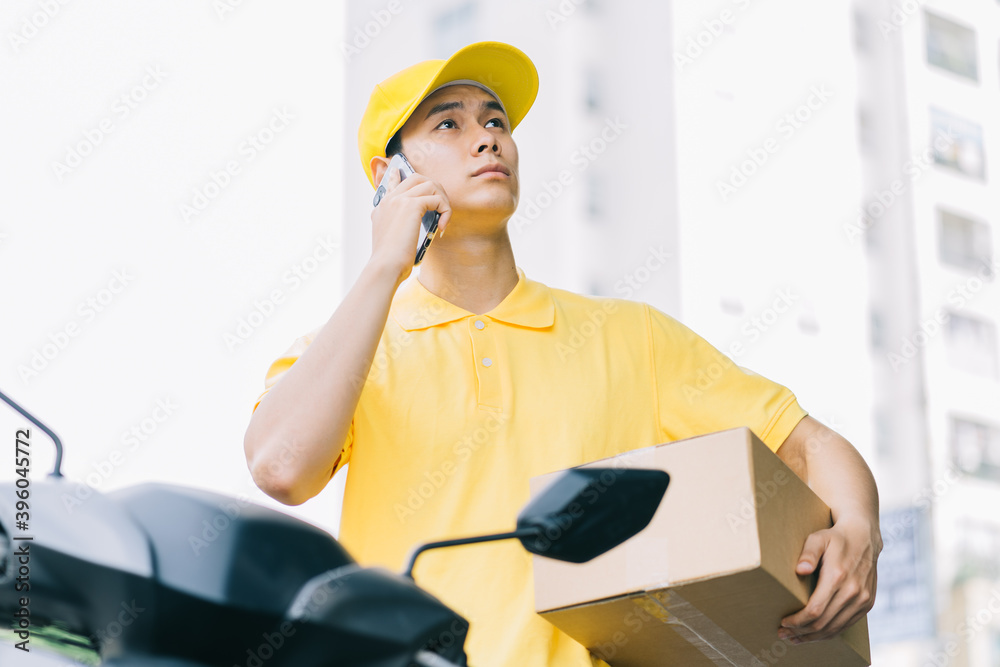 Asian shipper is calling the customer to get the goods