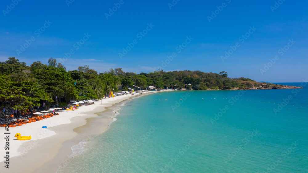 鸟瞰Hat-Sai Kaeo，Koh Samet是一个美丽的岛屿，非常适合在summ的海滩上放松