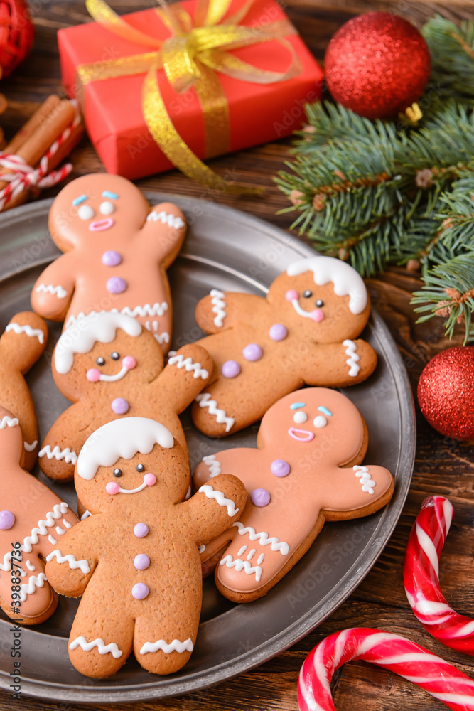 Plate with tasty gingerbread cookies on table