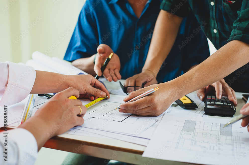 设计和规划建筑项目的建筑师团队。