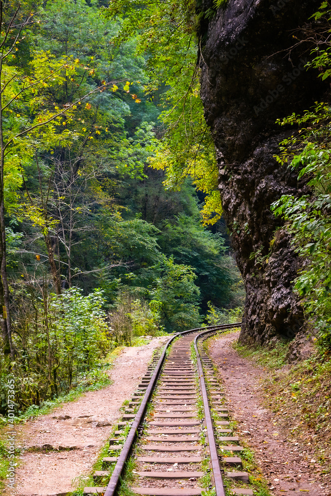 山区旧窄轨铁路。