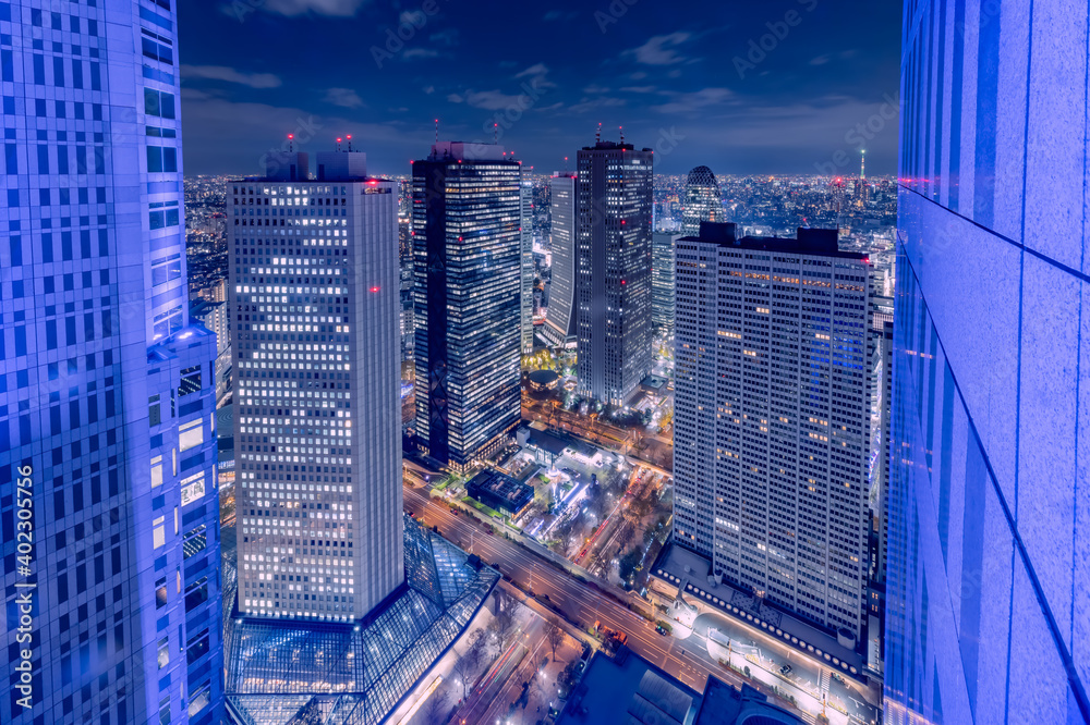 高層ビルが立ち並ぶ都会の夜景