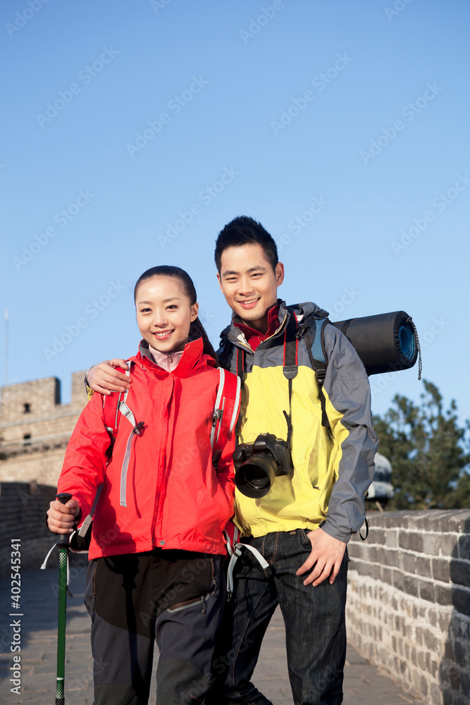 长城旅游中的年轻情侣