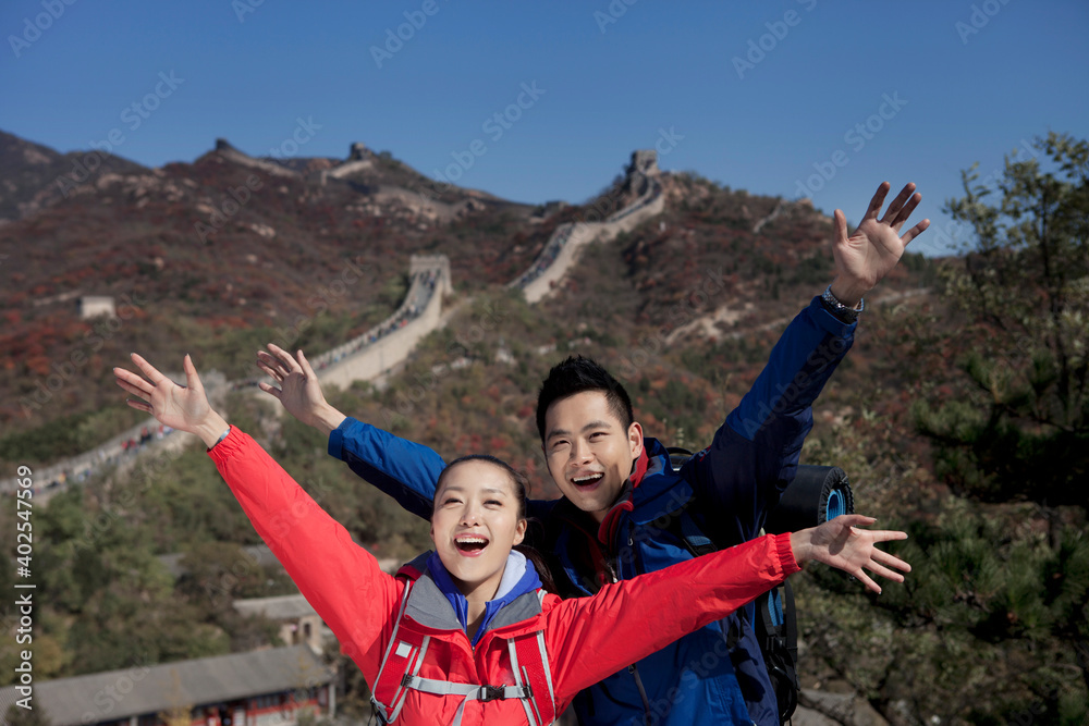 Young couples take pictures in the Great Wall Tourism 