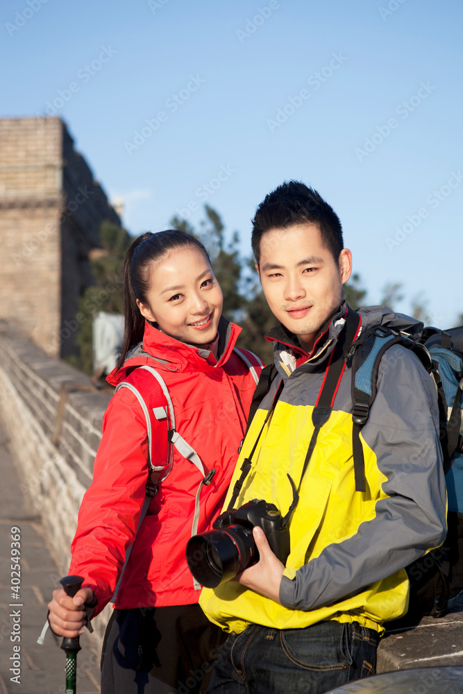 长城旅游中的年轻情侣