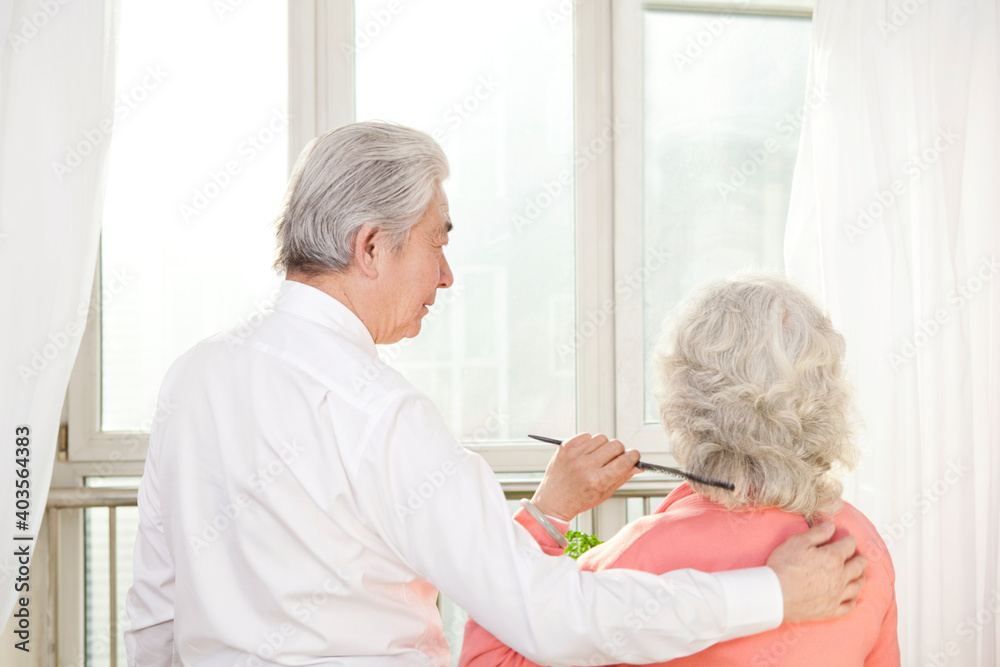 A group photo of a happy old couple 