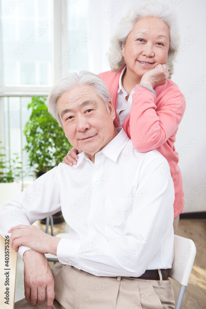 A group photo of a happy old couple 